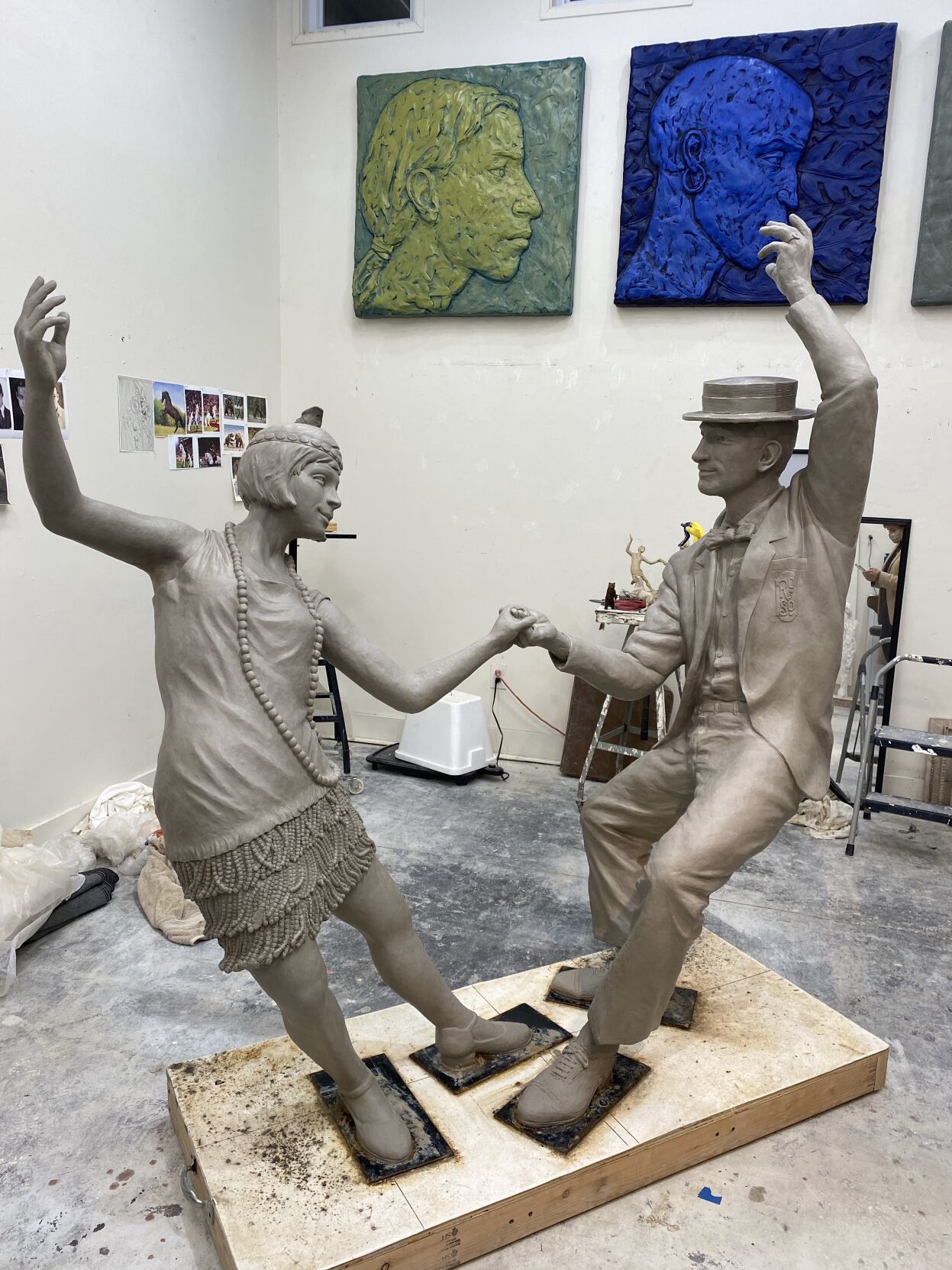 hamilton hotel statue